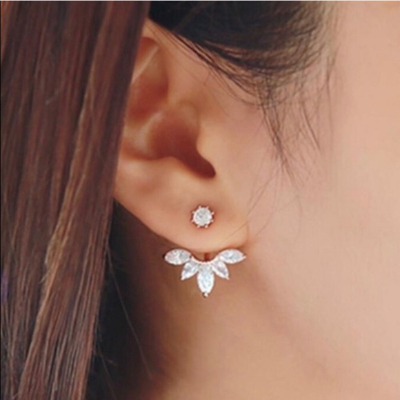 💥ONE LEFT! Leaf Statement Jacket Earrings - Picture 2 of 4